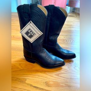 Women’s Frye Pull-on Billy Boots. Black, 8.5